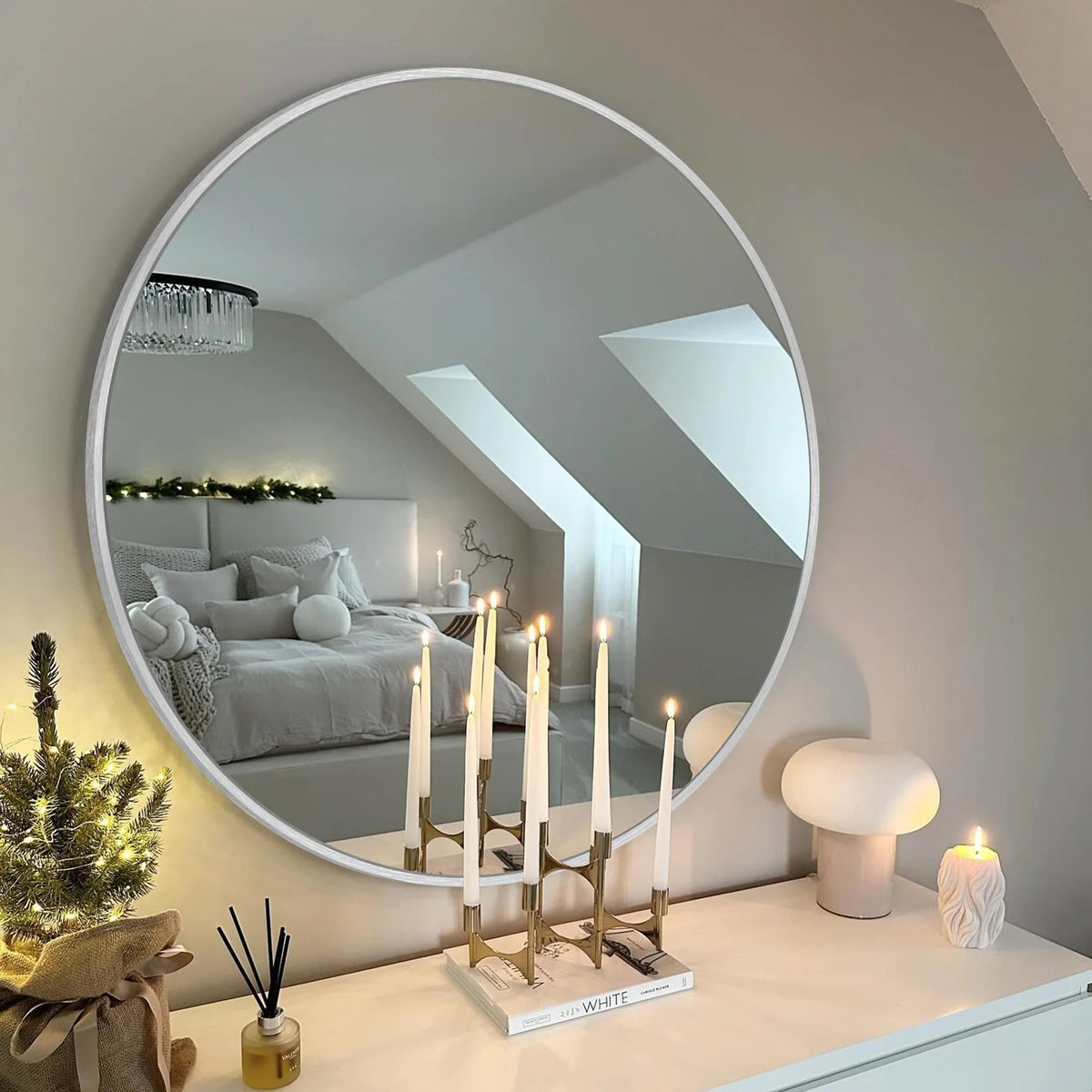 Modern Round Bathroom Vanity Mirror, Wall Mounted Circular Mirror for Bathroom, Bedroom and Home Decor