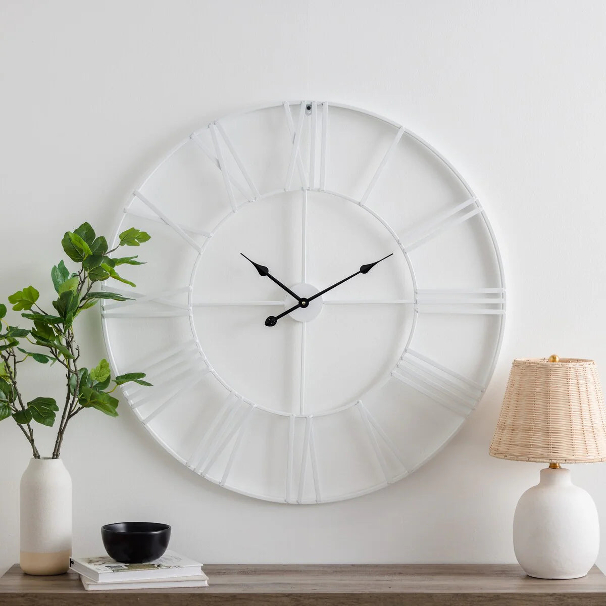 Modern Round Metal Wall Clock, Decorative Circular Hanging Clock for Living Room, Bedroom and Office