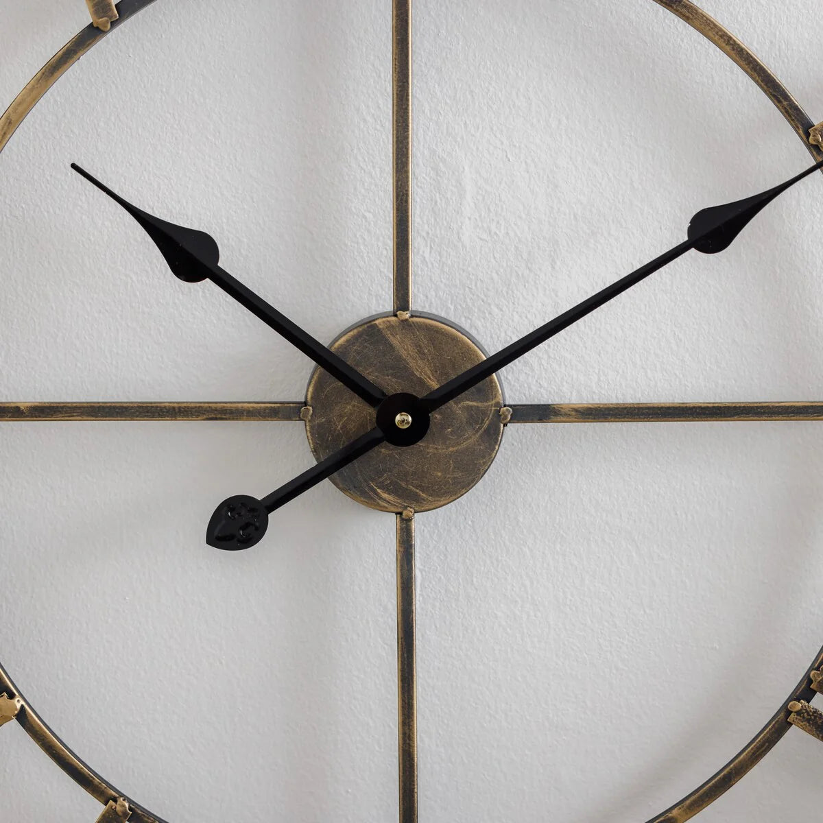 Modern Round Metal Wall Clock, Decorative Circular Hanging Clock for Living Room, Bedroom and Office