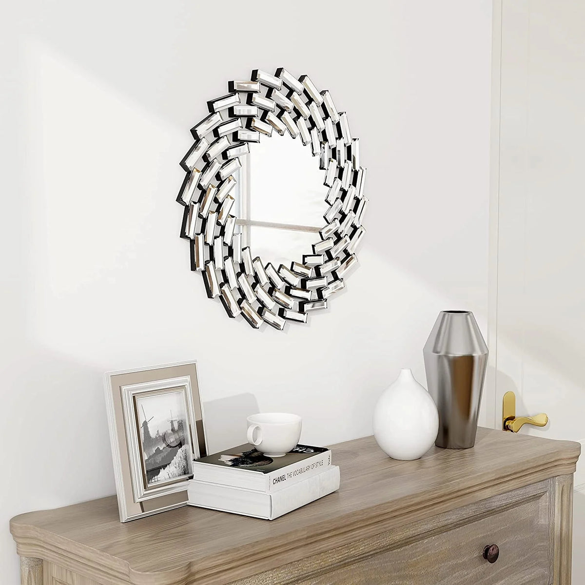Round Sunburst Wall Mirror, Decorative Accent Mirror for Living Room, Bedroom and Entryway Home Decor