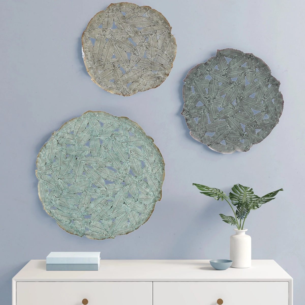 Textured Feather 3-Piece Metal Disc Wall Decor Set, Decorative Wall Art for Home